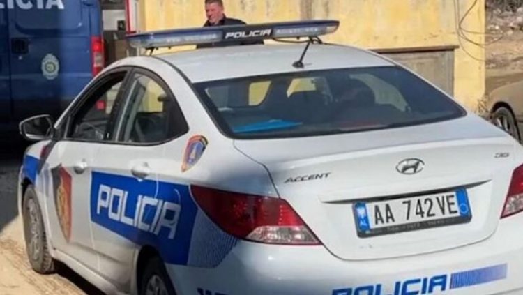 Mat, babai i tre fëmijëve i jep fund jetës, gjendet i varur në kasollen e bagëtive