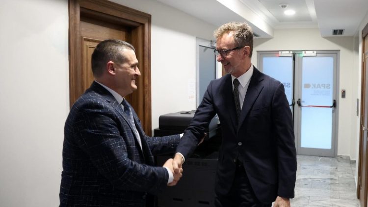 Lufta kundër krimit dhe korrupsionit, Ambasadori i BE takohet me kreun e SPAK
