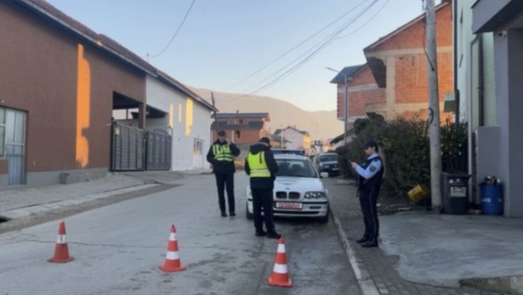 Vrau 2 të afërmit e tij pas sherrit për një vendparkim, arrestohet 60-vjeçari në Tetovë