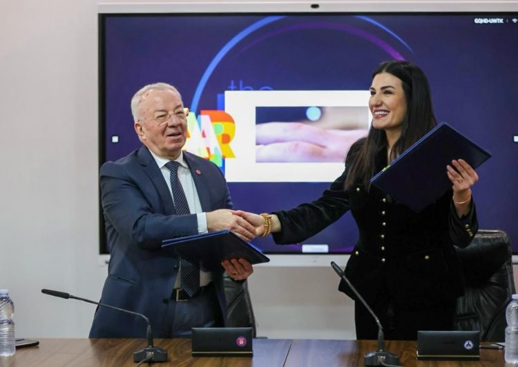 Studentët, aktorë të ndryshimeve inteligjente. AKSHI-t dhe FEUT nënshkrujnë marrëveshjen