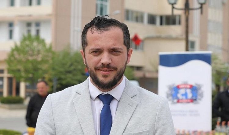 Akuzohet për abuzim me tendera, pezullohet nga detyra Prefekti i Kukësit 