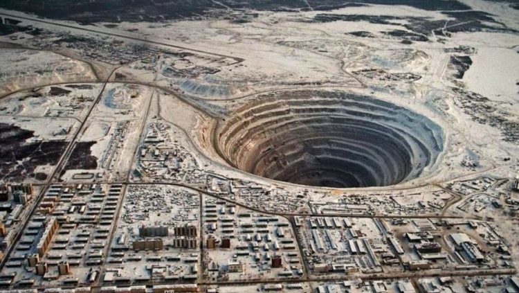Misteri i gropës më të thellë të Tokës dhe arsyeja pse u mbyll nga rusët