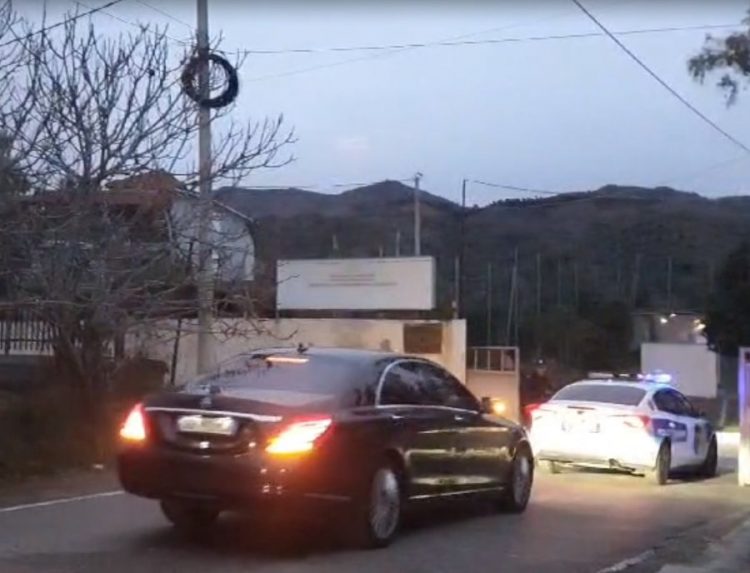 “Të gjitha burgjet kalojnë në sigurinë më të lartë”, ministri Ulsi Manja mbërrin në burgun e Peqinit