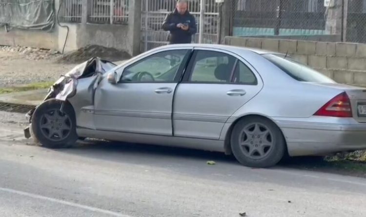 Aksident në Fier/ Përplaset autobusi me një automjet, policia jep detaje