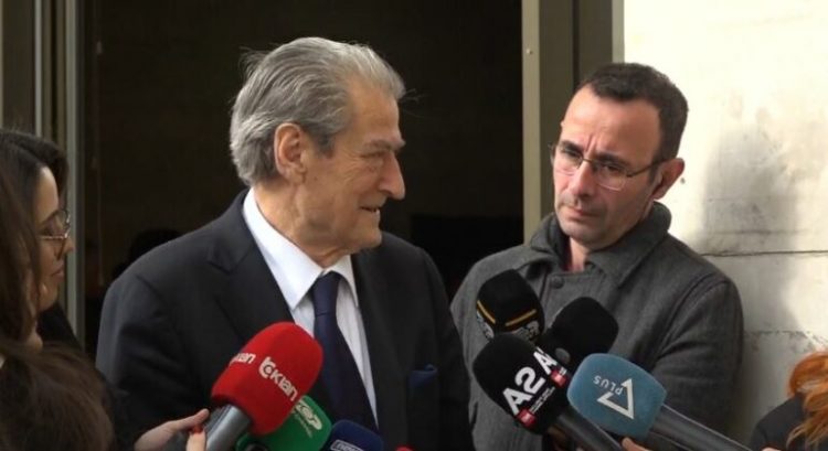 Berisha homazhe në nder të aktorit Mirush Kabashi: U largua si Sokrat i kësaj kohe