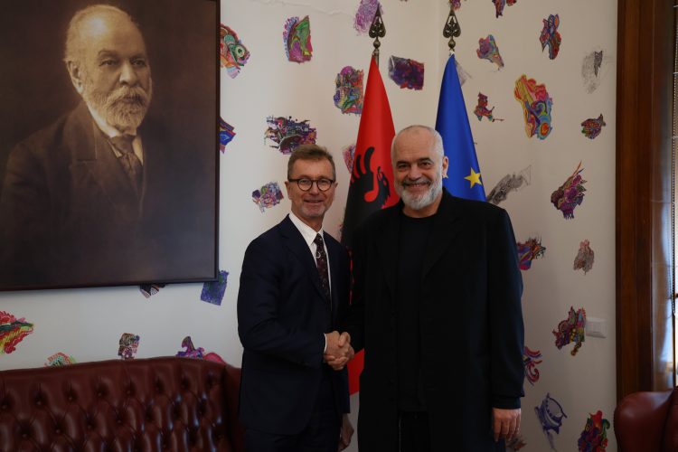 Ambasadori i BE në Tiranë takohet me Ramën: Diskutuam për hapat e ardhshëm të Shqipërisë të integrimit në BE