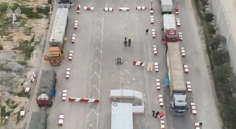 Që nga fillimi i luftës, hapet për herë të parë pika kufitare mes Gazës dhe Izraelit, nis hyrja e kamionëve me ndihma 