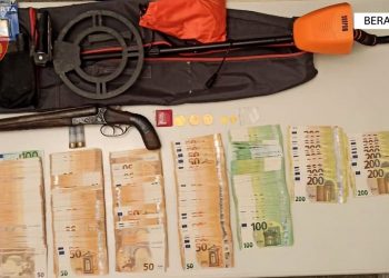 Iu gjetën 5 monedha ari dhe rreth 56 mijë euro, arrestohet 31-vjeçari në Berat