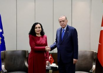 Osmani takohet me Erdogan: Mirënjohje për angazhimin në paqen dhe sigurinë e rajonit