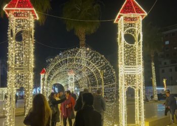 Të huajt kalojnë festat e fundvitit në Durrës