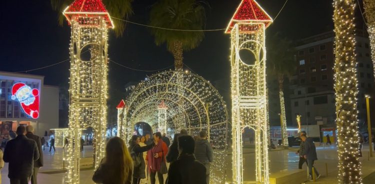 Të huajt kalojnë festat e fundvitit në Durrës