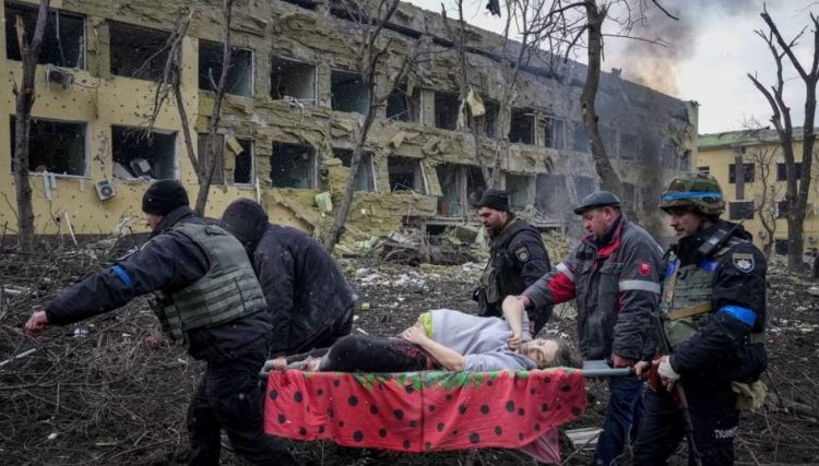 Ditët e ferrit: Historia e një familjeje nën rrethim në Mariupol