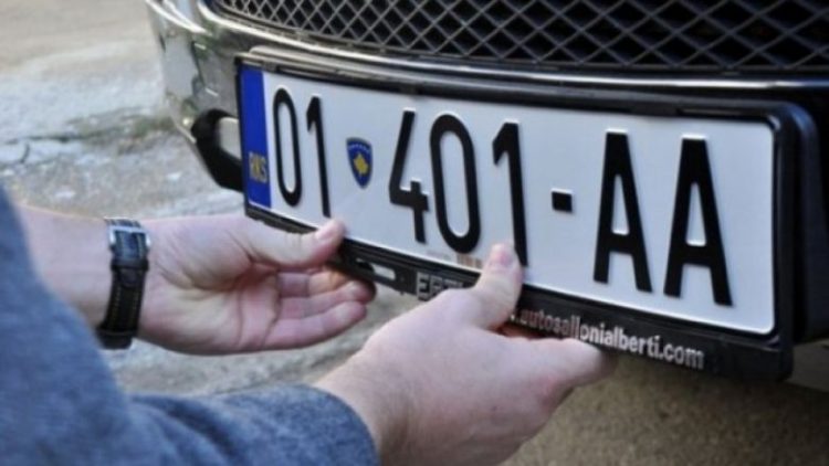 BE mirëpret vendimin e Serbisë për t’i njohur targat e Republikës së Kosovës