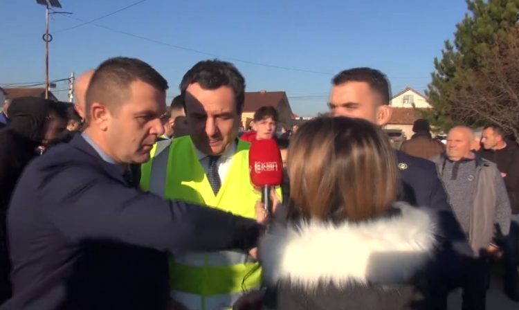 Truprojat e Kurtit shtyjnë me forcë gazetaren e Tv Klan, reagon Blerta Dalloshi Berisha: Turp, ky ishte kulmi!