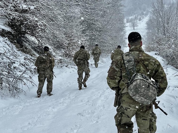 FOTO/ Kurti deklaroi se Serbia ka sërish plane për sulme, ushtarët amerikanë patrullojnë në veri të Kosovës