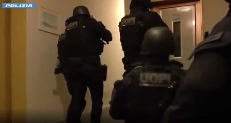 Vodhën 17 banesa, bien në prangat e Policisë Italiane katër hajdutët shqiptarë