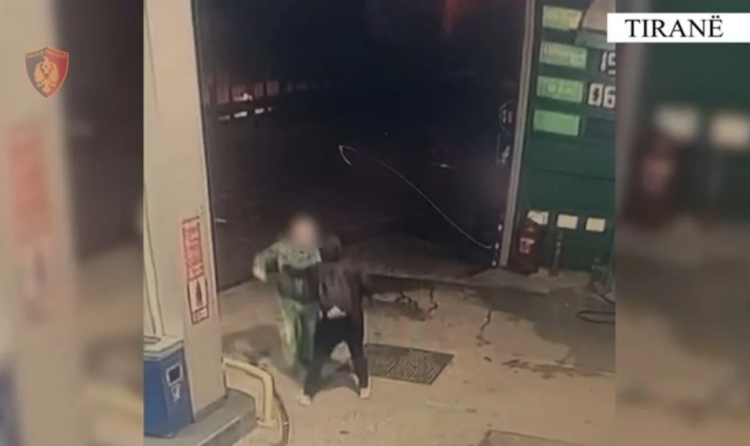 Vodhën dhe dhunuan një punonjës të një pike karburanti në Selitë, arrestohen dy autorët në Tiranë (Emrat) 