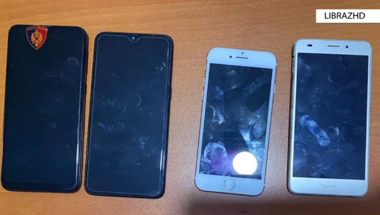 Vodhi celularë në një dyqan në Librazhd, arrestohet adoleshenti i shpallur në kërkim! Në pranga fqinji që e nxiti