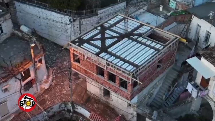 Topografi i afërm i kreut të PS në Berat, ndërton pa leje në zonë të mbrojtur