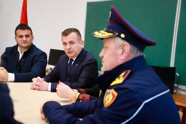 Balla: Nxis djemtë e vajzat që vitin e ardhshëm të zgjedhin për t’u bërë Oficerë të Policisë 