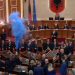 Flakadanë dhe tensione në sallë, nis seanca për heqjen e imunitetit të Berishës