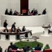 Video/ Po mbante fjalim për konfliktin izraelito-palestinez, deputetit turk i bie të fikët në parlament