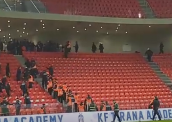 Video/Përplasje mes tifozëve në “Air Albania”, ndërhyn FNSH