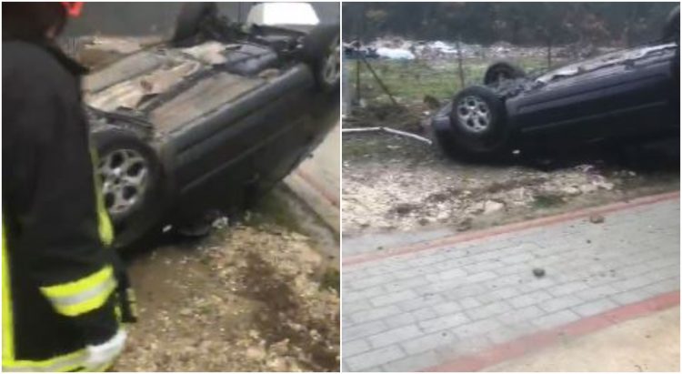 Makina del nga rruga dhe kthehet përmbys, nxirren nga mjeti shoferi dhe pasagjeri 