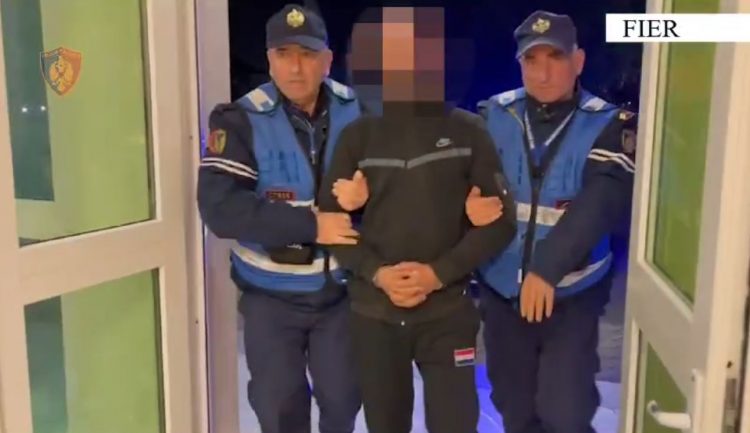 Tentoi të vriste një 33-vjeçar në Fier, arrestohet i riu