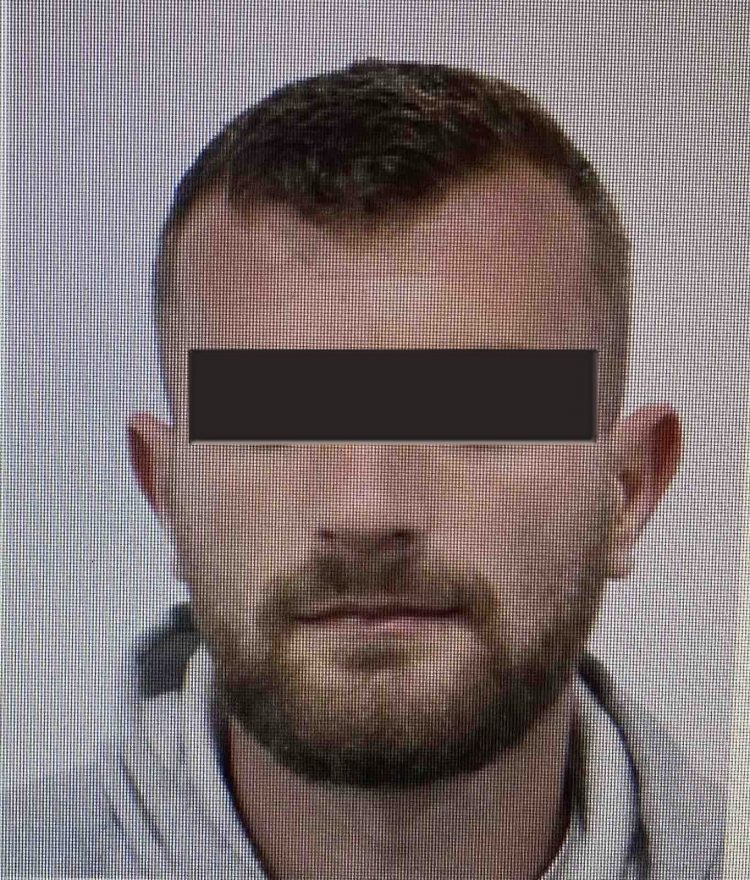 Goditi 10 herë me thikë grekun gjatë tentativës për ta grabitur, ky është 25-vjeçari shqiptar i arrestuar në Greqi 