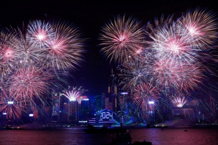 Viti 2024 troket në Hong Kong, 12 minuta spektakël fishekzjarresh 