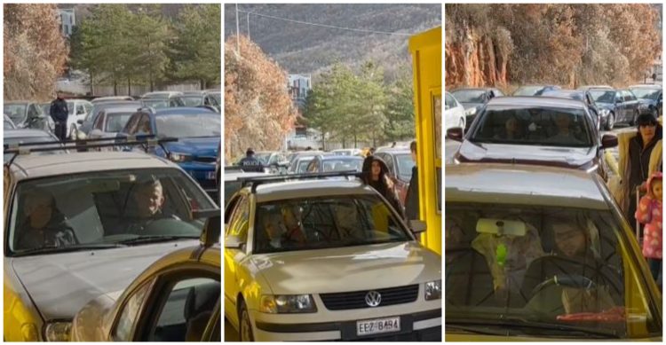 Festat e fundvitit/ Shqiptarët kthehen për të festuar me familjet e tyre, fluks në pikën kufitare të Kapshticës