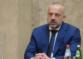 Interpoli lëshon urdhër-arresti për Milan Radoiçiç