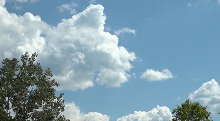 Reshje lokale dhe temperatura deri në 20°C, parashikimi i motit për sot