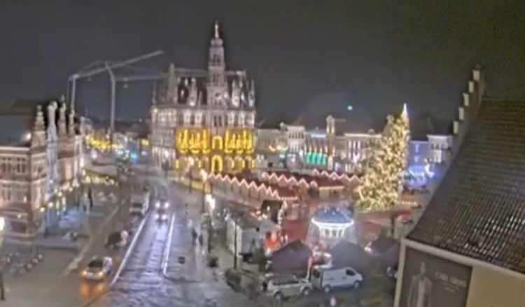 Rrëzohet pema e Krishtlindjeve, vdes një grua dhe plagosen 2 të tjerë në Belgjikë