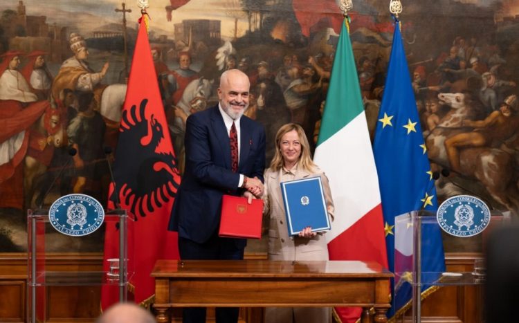 Qeveria Italiane miraton marrëveshjen me Shqipërinë për emigrantët