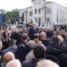 Kuvendi i hoqi imunitetin/ Berisha para protestuesve: Rrëzimi i Ramës është misioni ynë i shenjtë