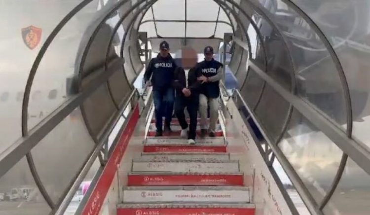 I dënuar për trafik kokaine e heroine nga Turqia drejt Shqipërisë, ekstradohet nga SHBA 60-vjeçari