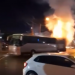 VIDEO/ Përfshihet nga flakët autobusi me pasagjerë në Elbasan