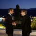 Blinken takohet me Mitsotakis, kryeministrit grek e qeras me raki dhe i dhuron çorape 
