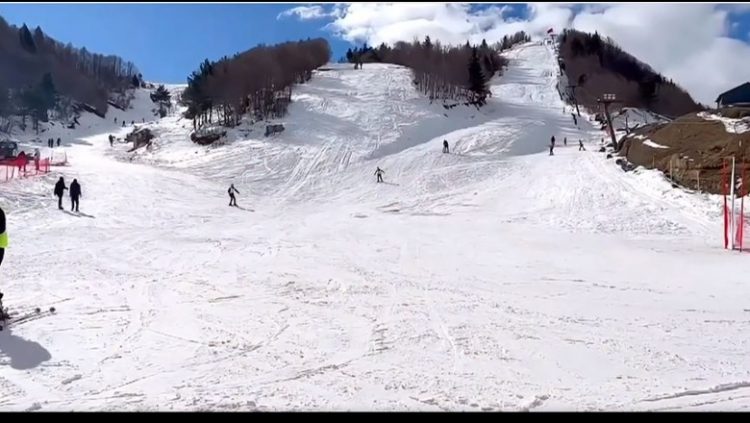 Rama publikon videon nga Dardha: Pista e skive, pjesë e buqetës së aktiviteteve turistike të ofruara nga Korça