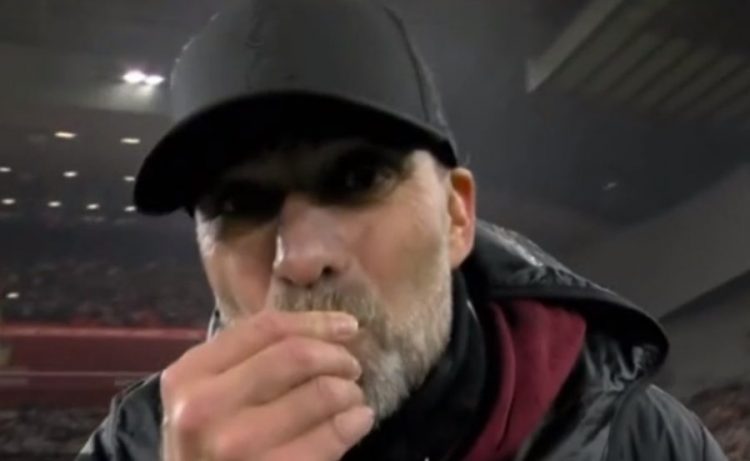 Klopp humbet unazën e martesës në fushë pas festës së pakontrolluar