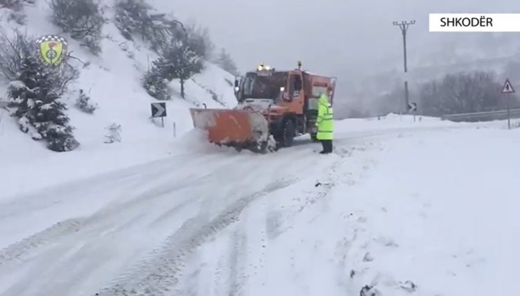 Shkodra nën pushtetin e borës, apeli i Policisë Rrugore