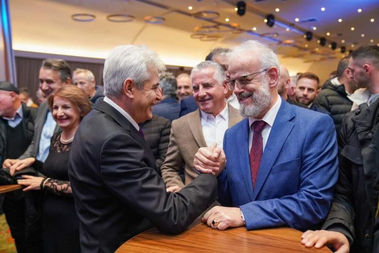 Talat Xhaferi lartëson Ali Ahmetin: Sot jemi dëshmitarë të edhe një dite historike për ne 