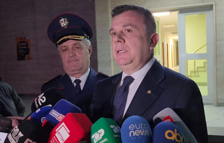 Balla me tone të ashpra drejtuesve dhe Policisë së Fierit: Urdhrat dhe porositë i merrni nga eprorët dhe ligji 