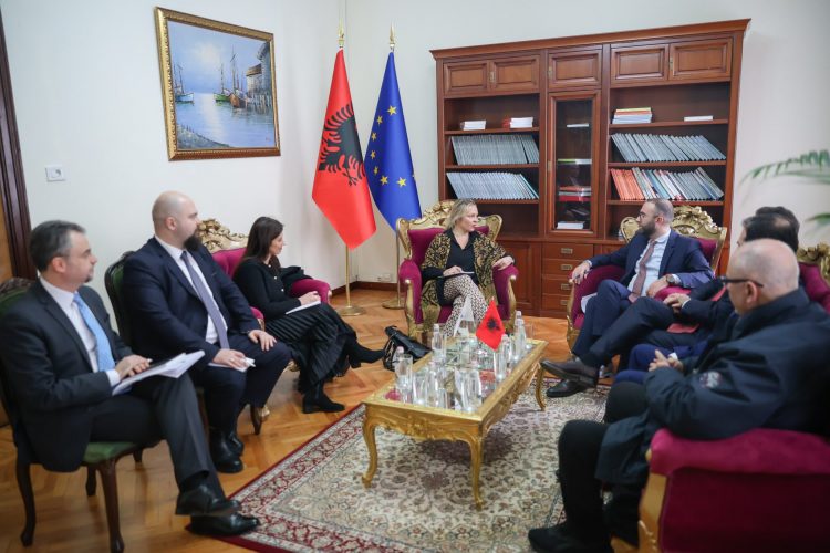 Bardhi reagon pas takimit me shefen e OSBE-së në Tiranë: Rama nuk lejon përfaqësimin e opozitës në komisionin e reformës zgjedhore
