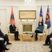 Hasani në Kosovë: Serbia të ndalë lojën qesharake me ushtrinë në kufi