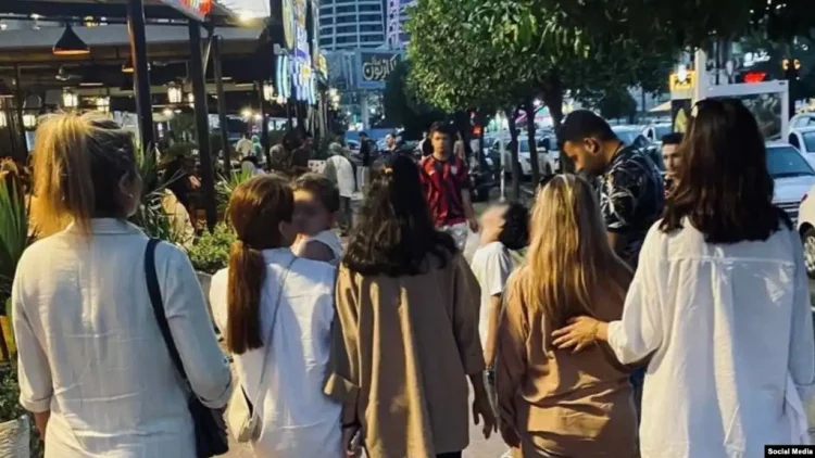 U fotografua pa shami, Irani arreston një tjetër grua: Propagandë kundër shtetit