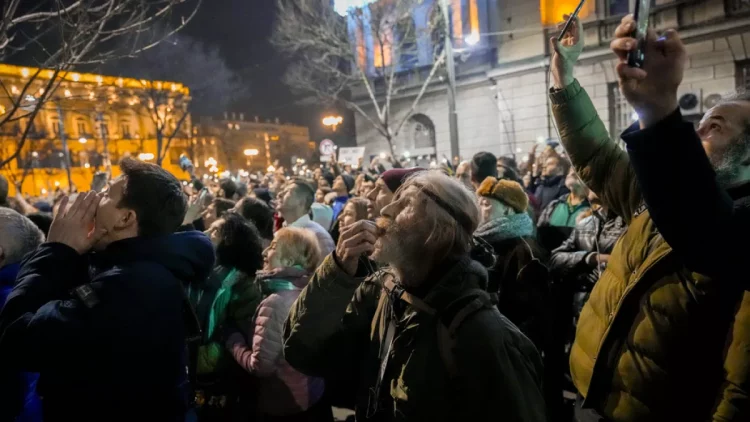 Serbi/ Mijëra persona protestojnë kundër rezultatit zgjedhor