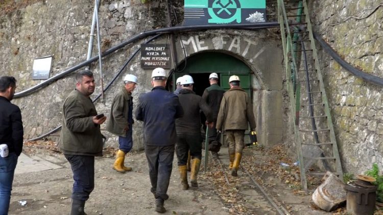 Mitrovicë/ U bie acid në trup, lëndohen 12 minatorë